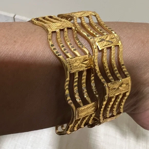 24K Dubai Gold Plated Bangles Set of 2 Size 2.10 - Picture 4 of 6